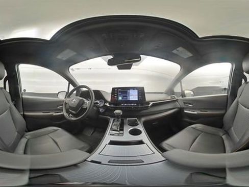 Used 2022 Toyota Sienna XSE image 42