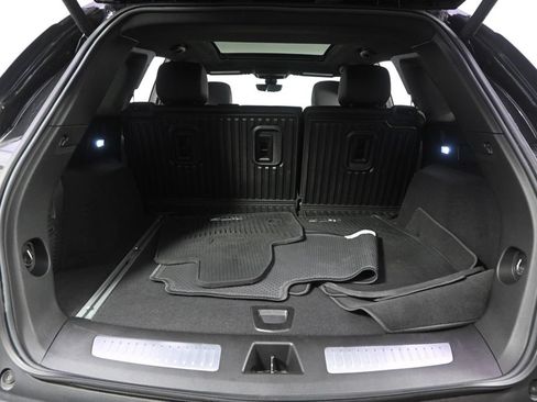 Certified 2025 Cadillac XT5 Sportv w/ Technology Package AWD/4WD image 19
