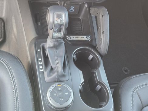 New 2025 Ford Bronco Badlands image 14