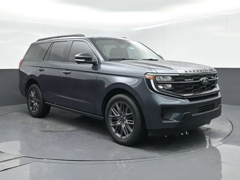 Used 2025 Ford Expedition Platinum w/ Stealth Performance Package AWD/4WD image 2