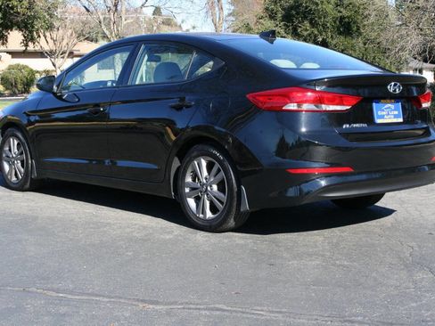 Used 2017 Hyundai Elantra SE image 7
