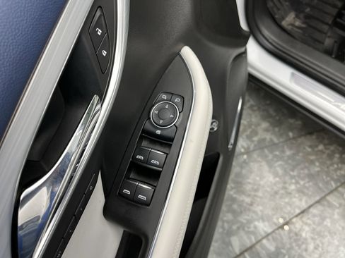 Certified 2025 Buick Envision Avenir image 10