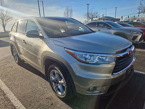 Used 2016 Toyota Highlander Limited Platinum image 2