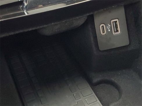 Certified 2023 Lincoln Nautilus Reserve image 30