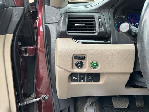 Used 2021 Honda Pilot Touring image 11