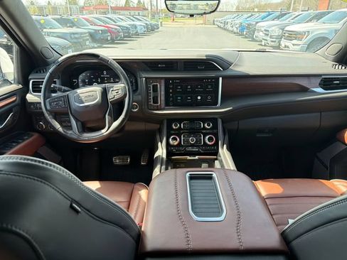 Used 2024 GMC Yukon XL Denali Ultimate AWD/4WD image 16