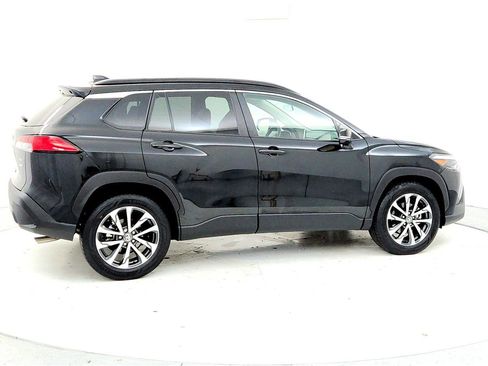 Certified 2024 Toyota Corolla Cross XLE image 6