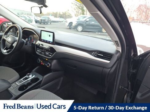 Certified 2022 Ford Escape SE w/ Cold Weather Package image 12