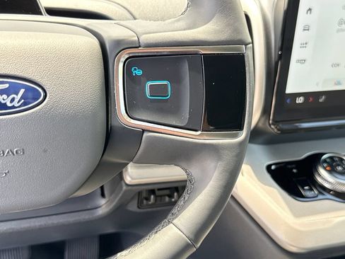 Used 2025 Ford Expedition Active RWD image 18