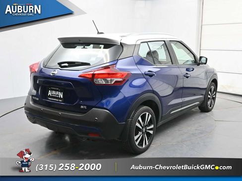 Used 2020 Nissan Kicks SR w/ SR Premium Package image 12