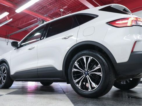 Used 2022 Ford Escape SE w/ SE Sport Appearance Package image 32