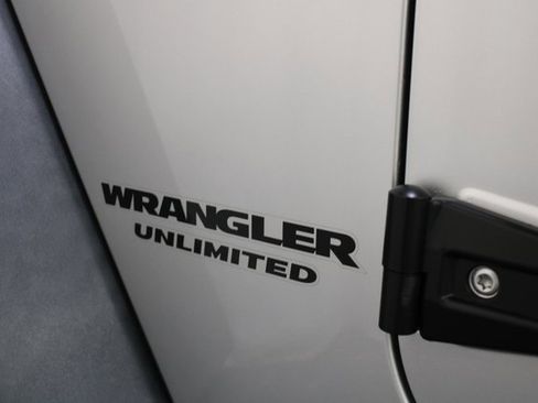 Used 2010 Jeep Wrangler Unlimited Islander image 30