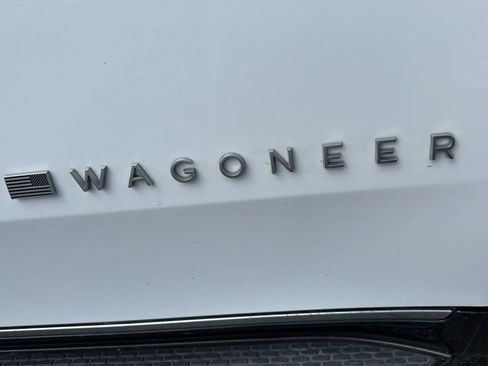 Used 2024 Jeep Wagoneer L Series II w/ Flexible Seating Group AWD/4WD image 23