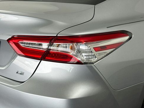 Used 2020 Toyota Camry LE FWD image 33