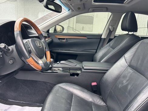 Used 2013 Lexus ES 300h w/ Luxury Pkg image 10