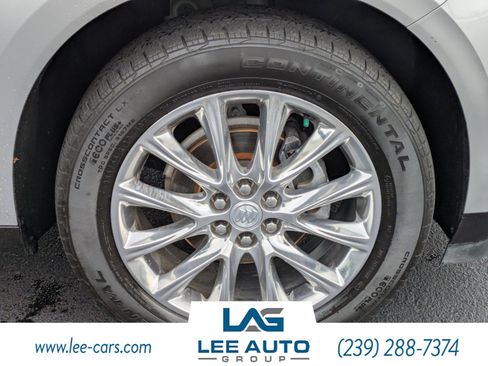 Used 2020 Buick Enclave Essence w/ Sound and Sites Package FWD image 10