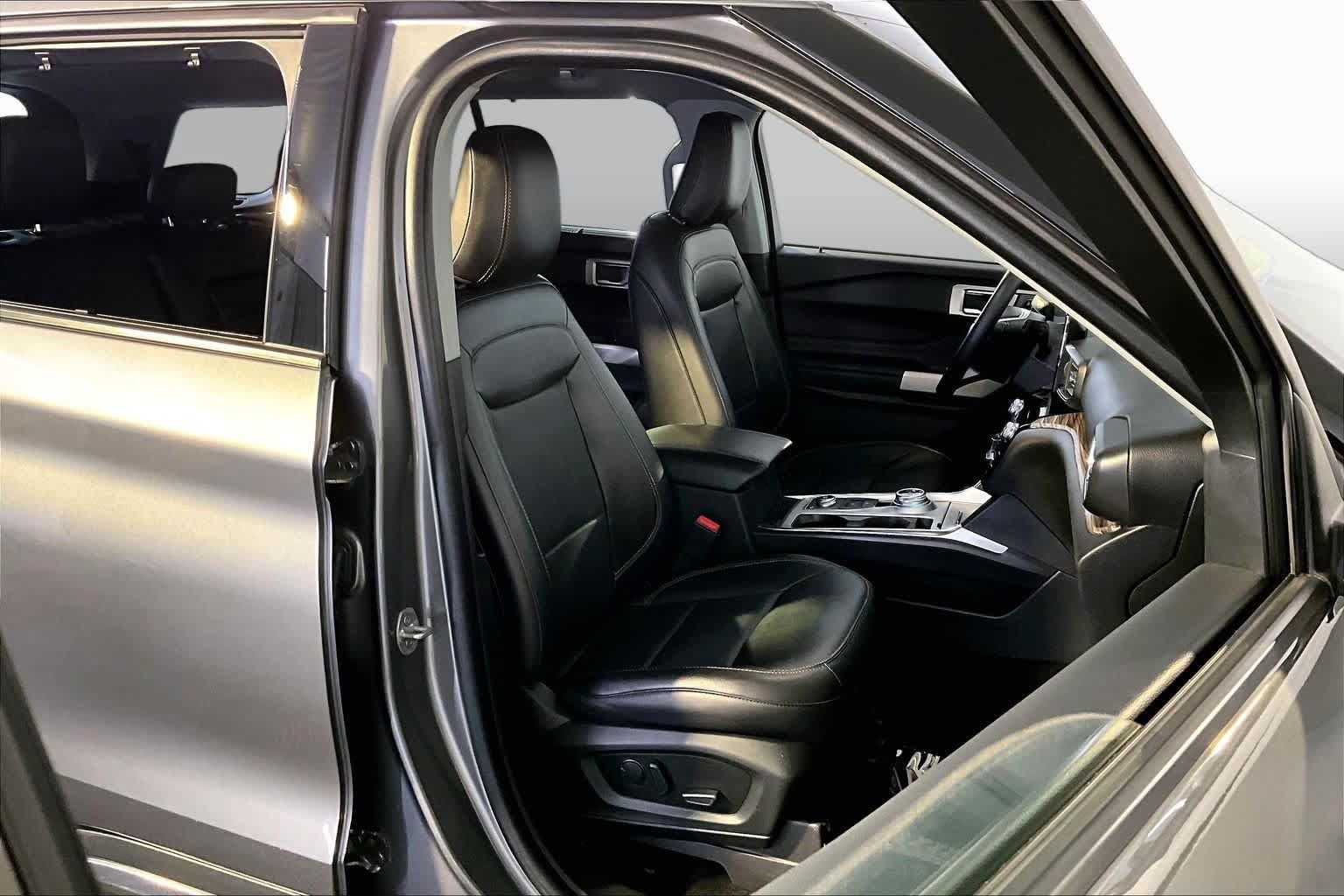 Used 2022 Ford Explorer Limited w/ Equipment Group 301A AWD/4WD image 8