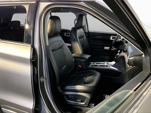 Used 2022 Ford Explorer Limited w/ Equipment Group 301A AWD/4WD image 8