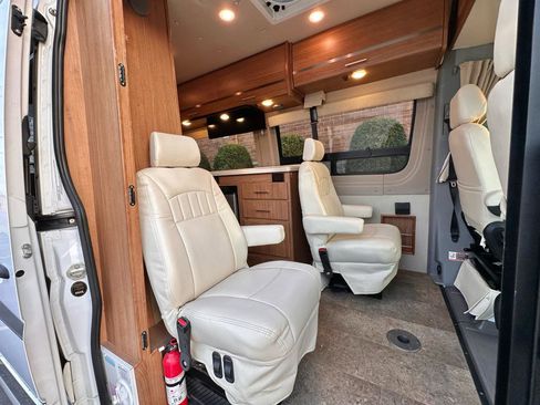 Used 2014 Mercedes-Benz Sprinter 3500 image 31