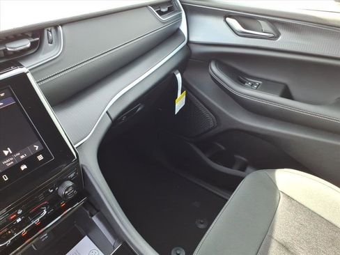 New 2026 Jeep Grand Cherokee L 4WD image 17