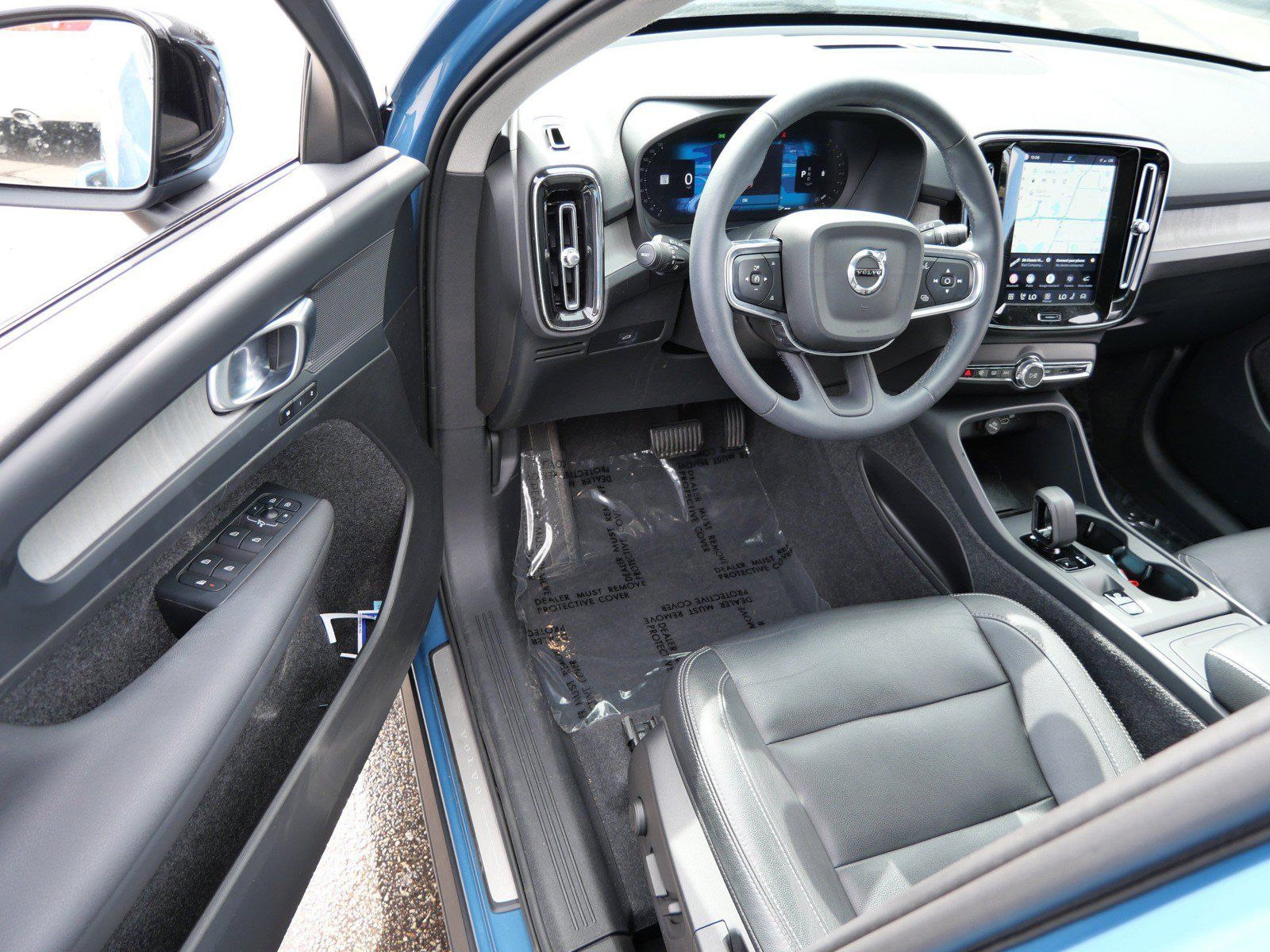 Used 2024 Volvo XC40 B5 Core w/ Protection Package Premier AWD/4WD image 10