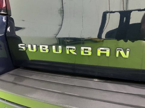 Used 2018 Chevrolet Suburban LT AWD/4WD image 12