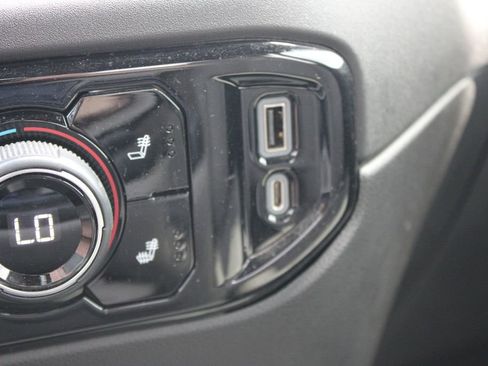 Used 2023 Chevrolet Silverado 1500 LT w/ Z71 Off-Road Package image 27