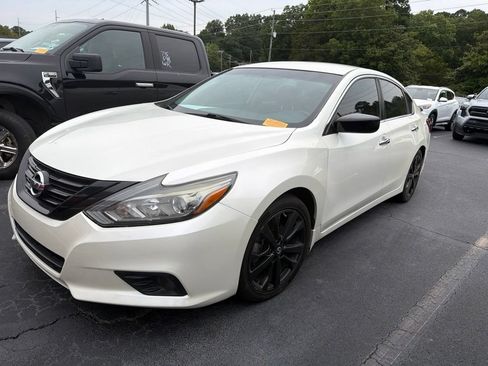 Used 2018 Nissan Altima 2.5 SR w/ SR Midnight Edition FWD image 1
