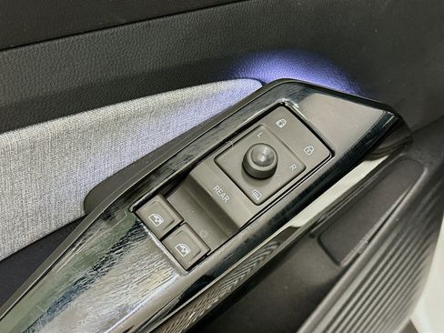 Used 2023 Volkswagen ID.4 Pro image 15