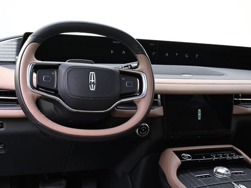 New 2026 Lincoln Navigator L Black Label AWD/4WD image 12