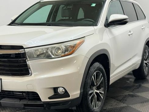 Used 2016 Toyota Highlander XLE AWD/4WD image 6