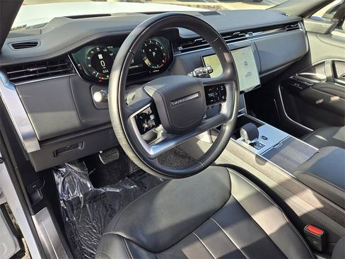 Used 2025 Land Rover Range Rover Autobiography image 19