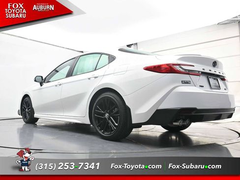 Used 2025 Toyota Camry SE w/ Convenience Package FWD image 21