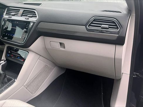 Certified 2023 Volkswagen Tiguan SE w/ Panoramic Sunroof Package FWD image 19