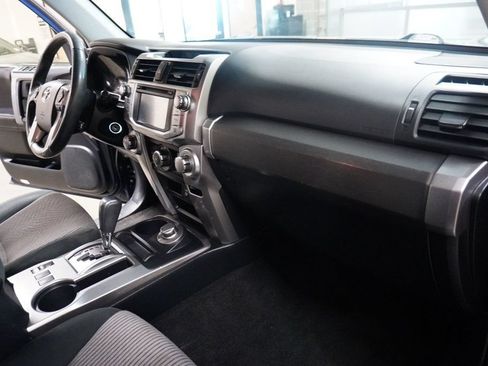 Used 2018 Toyota 4Runner SR5 AWD/4WD image 12