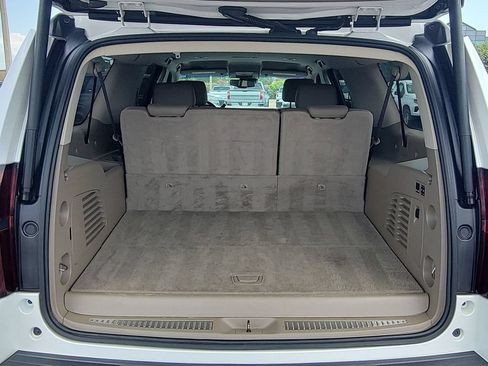 Used 2020 Chevrolet Suburban LT w/ Luxury Package RWD image 25