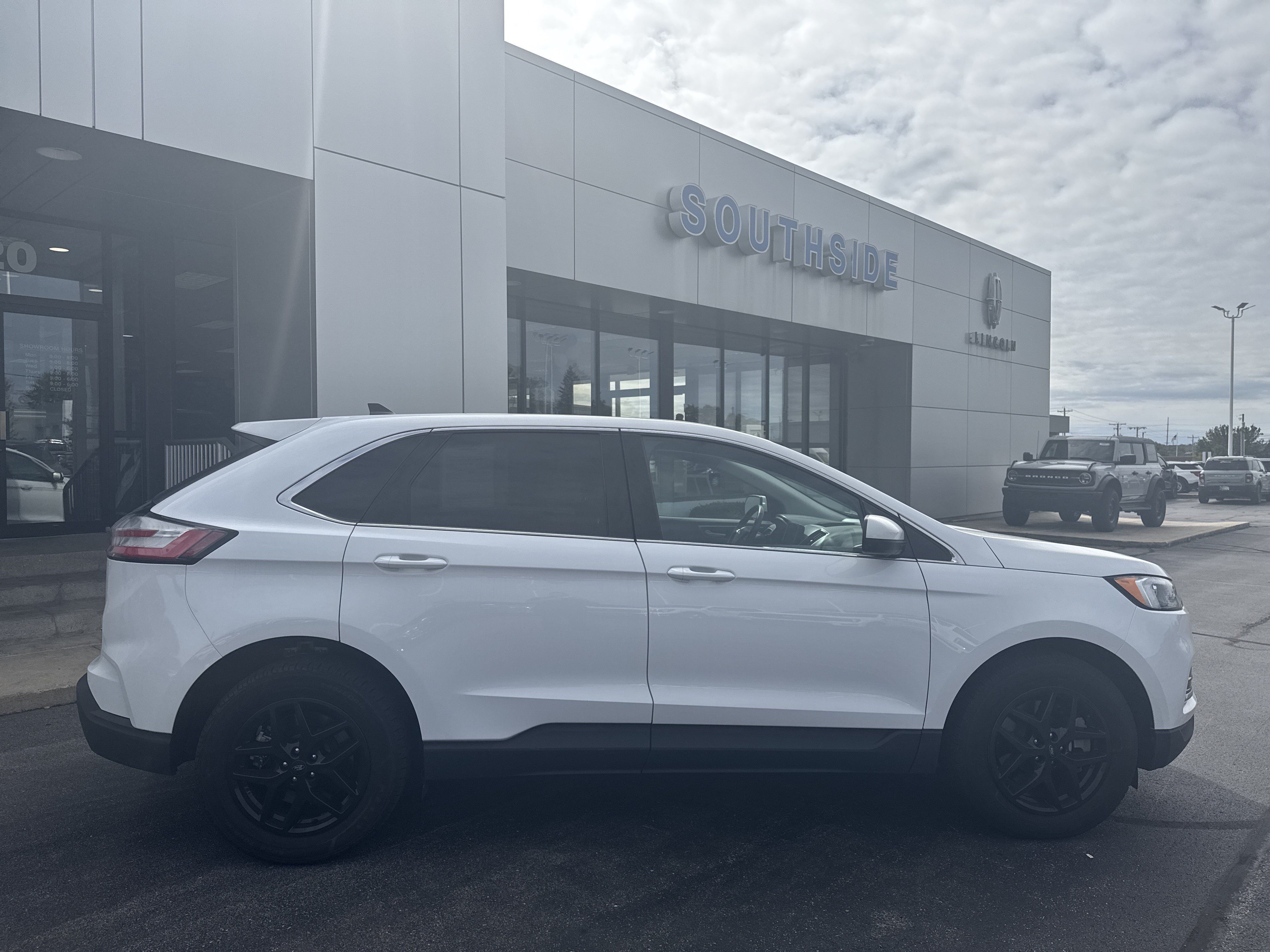 Used 2024 Ford Edge SEL AWD/4WD image 6