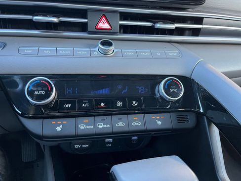 Used 2025 Hyundai Elantra SEL image 24