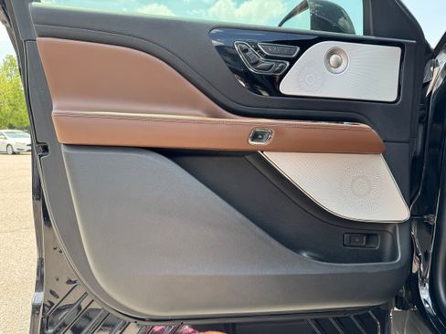Used 2022 Lincoln Aviator Reserve w/ Equipment Group 201A RWD image 6