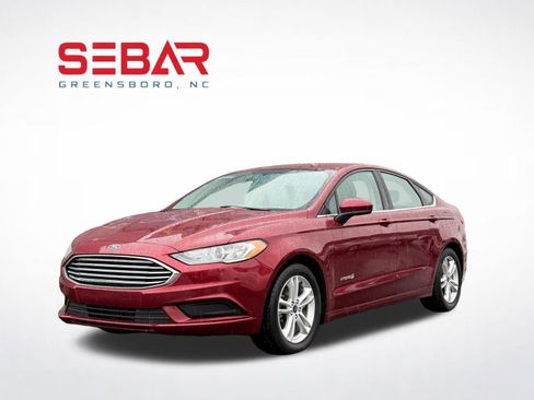 Used 2018 Ford Fusion SE image 2