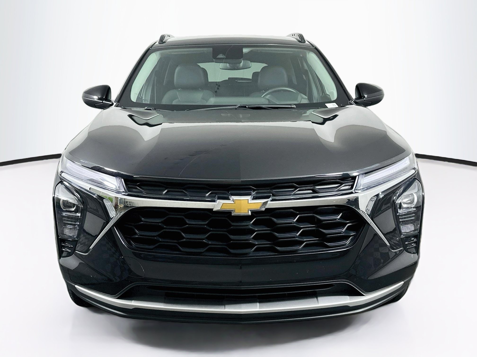 Used 2025 Chevrolet Trax LT w/ LT Convenience Package FWD image 2
