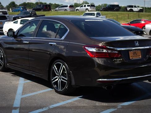 Used 2017 Honda Accord Sport image 8