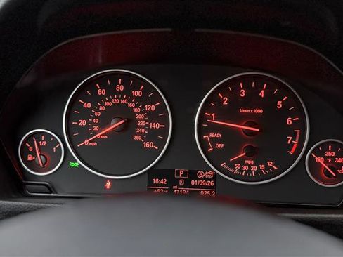 Used 2018 BMW 320i xDrive 320i xDrive image 28