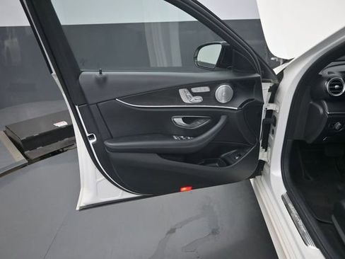 Used 2018 Mercedes-Benz E 300 4MATIC image 12