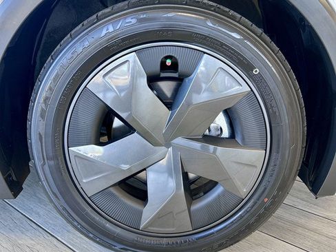 Used 2025 Toyota Prius LE image 19