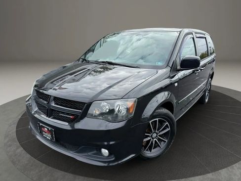 Used 2014 Dodge Grand Caravan SXT FWD image 2
