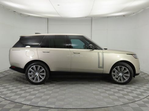 Certified 2023 Land Rover Range Rover SE image 4