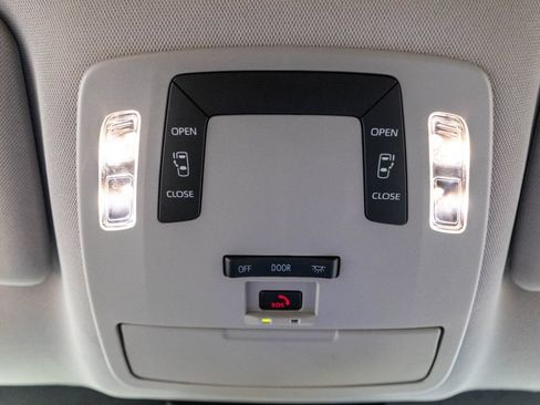 Certified 2025 Toyota Sienna LE FWD image 28