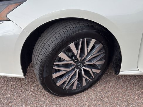 Used 2023 Nissan Altima 2.5 SV image 8