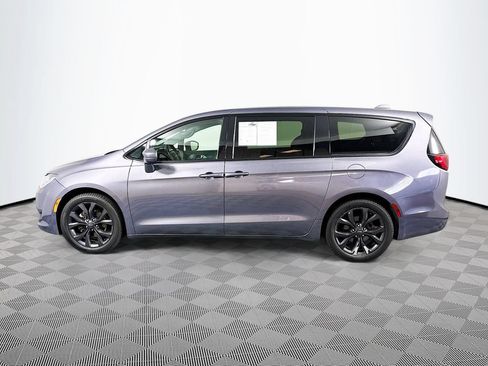 Used 2019 Chrysler Pacifica Touring Plus w/ S Appearance Package FWD image 4